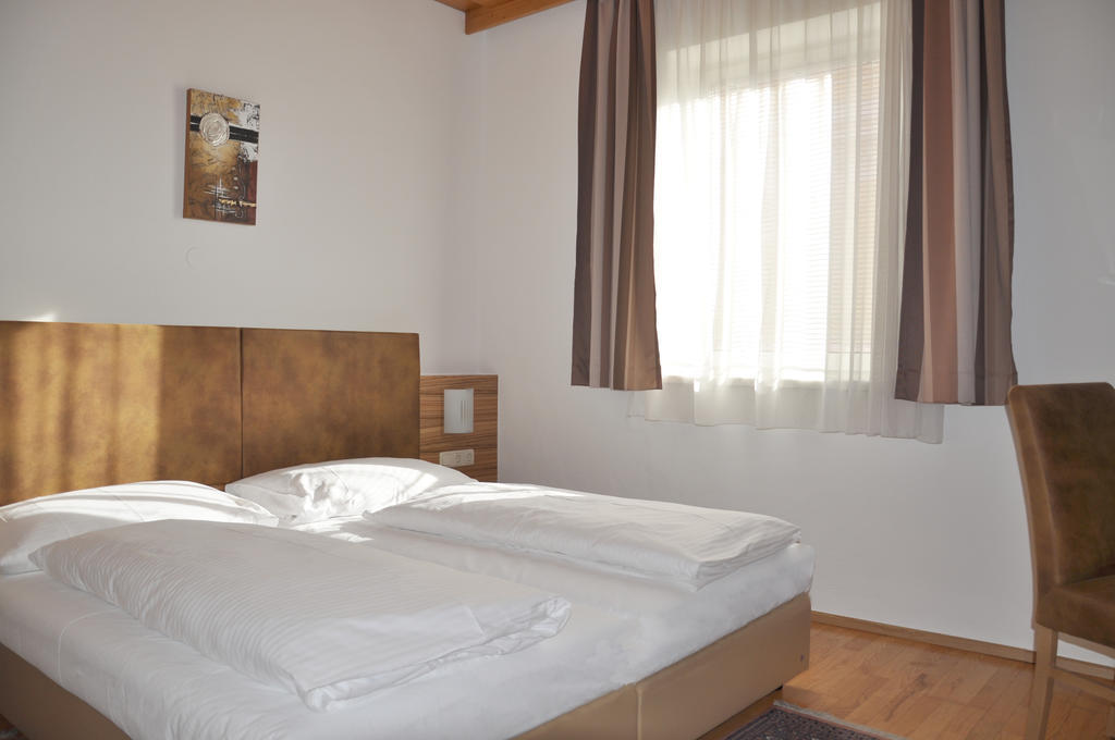 Hotel Almtalerhof Траун Екстер'єр фото